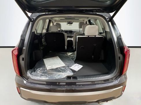 New 2025 Kia Telluride S image 29