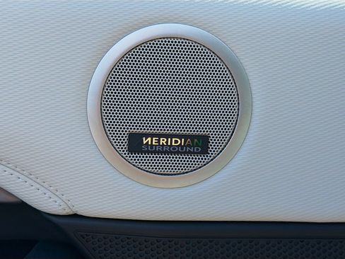 New 2025 Land Rover Discovery Dynamic SE image 25