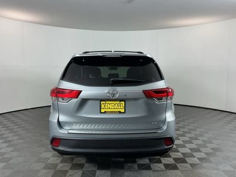 Used 2017 Toyota Highlander Plus AWD/4WD image 6