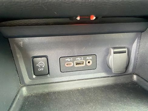 Used 2024 Nissan Sentra SV FWD image 17