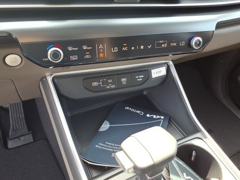 New 2026 Kia Carnival FWD image 24