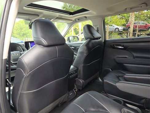 Certified 2023 Toyota Highlander Limited image 25