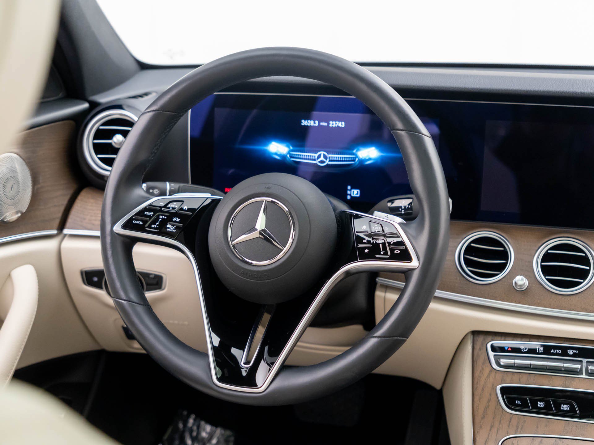 Certified 2022 Mercedes-Benz E 450 4MATIC Sedan image 11