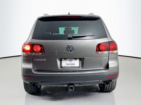 Used 2010 Volkswagen Touareg VR6 image 6