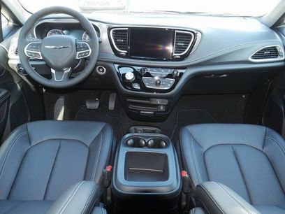 New 2026 Chrysler Pacifica Select