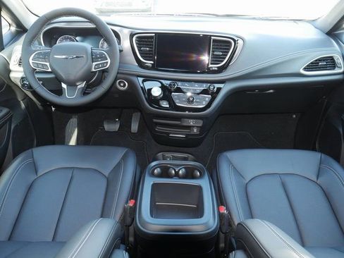 New 2026 Chrysler Pacifica Select AWD/4WD image 3