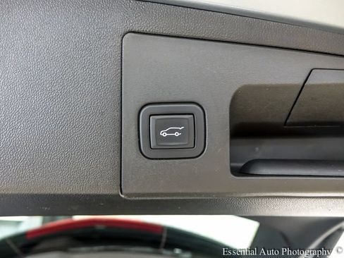 Certified 2023 Cadillac XT5 Sportv w/ LPO, Floor Liner Package AWD/4WD image 23