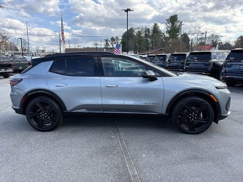 New 2026 Chevrolet Equinox EV RS image 9