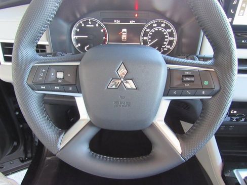New 2025 Mitsubishi Outlander SE image 20