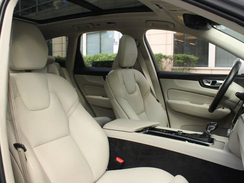 Used 2019 Volvo XC60 T5 Inscription w/ Protection Package Premier AWD/4WD image 29