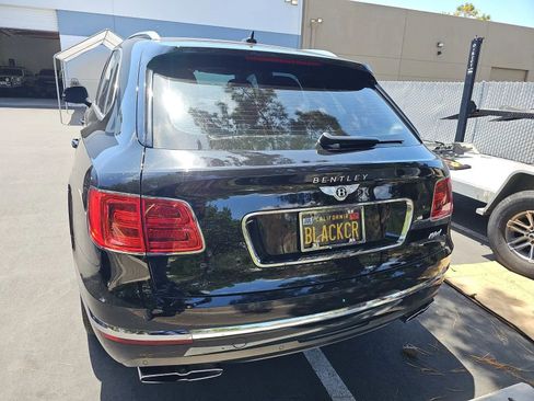 Used 2020 Bentley Bentayga Plug-In Hybrid AWD/4WD image 9