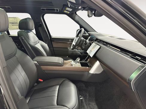 New 2025 Land Rover Range Rover SE image 14