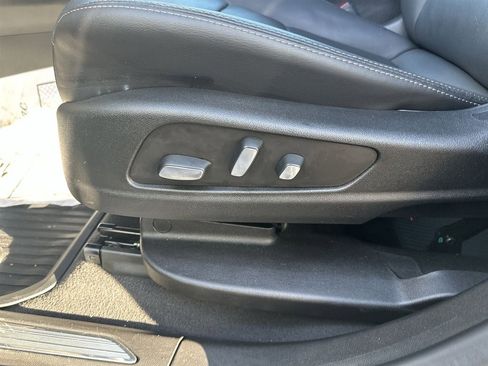 Certified 2022 Cadillac XT5 Sportv w/ Technology Package image 12