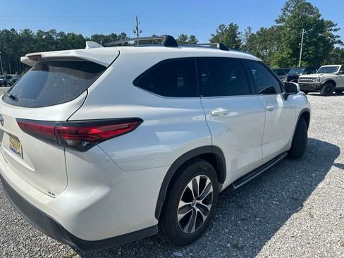Used 2021 Toyota Highlander XLE FWD image 4