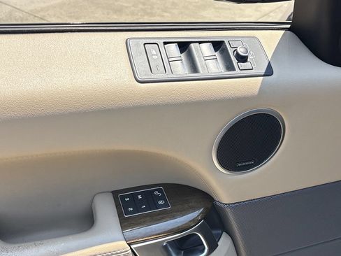 Used 2017 Land Rover Range Rover Sport SE AWD/4WD image 16