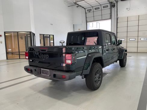Used 2024 Jeep Gladiator Sport image 5