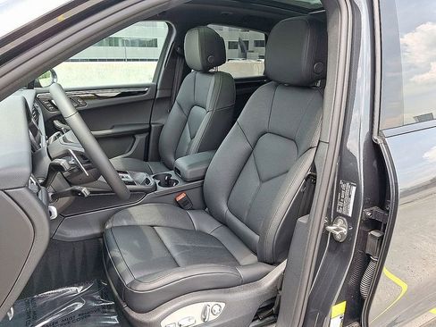 Used 2025 Porsche Macan image 5