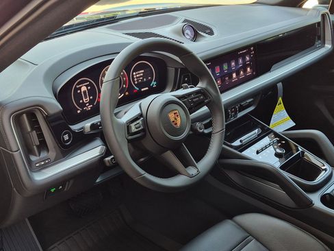 New 2026 Porsche Cayenne Coupe AWD/4WD image 4