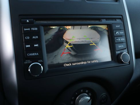 Used 2014 Nissan Versa SL w/ Tech Package image 17