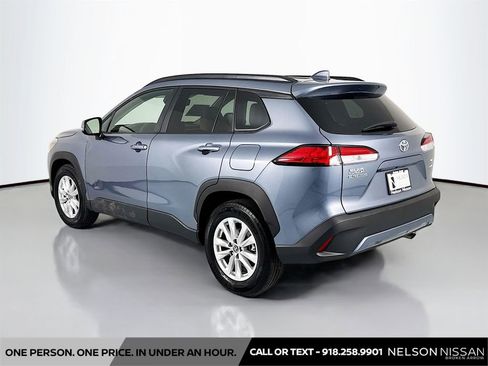 Used 2024 Toyota Corolla Cross LE w/ Moonroof Package AWD/4WD image 7
