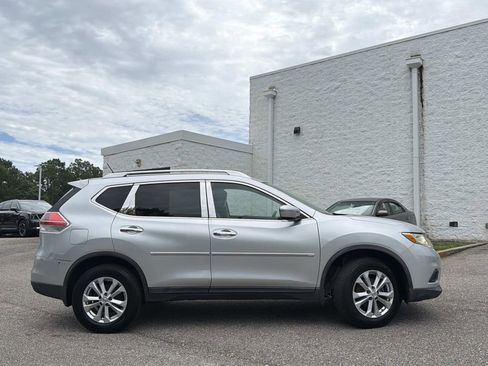 Used 2015 Nissan Rogue SV AWD/4WD image 2