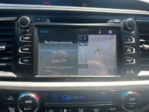 Used 2018 Toyota Highlander XLE FWD image 18