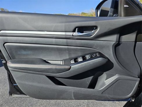 Used 2025 Nissan Altima 2.5 SR image 30