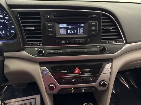 Used 2018 Hyundai Elantra SE image 29