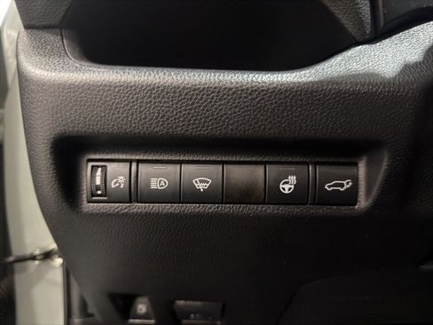 Used 2021 Toyota RAV4 XLE Premium image 21