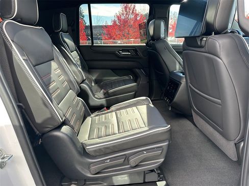 Used 2025 GMC Yukon XL AT4 Ultimate image 12