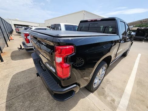 Used 2022 Chevrolet Silverado 1500 High Country w/ High Country Premium Package AWD/4WD image 4