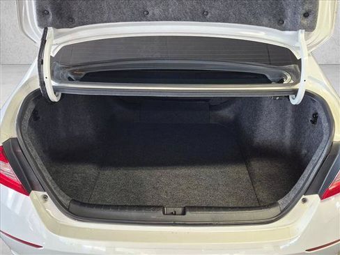 Used 2019 Honda Accord LX image 6