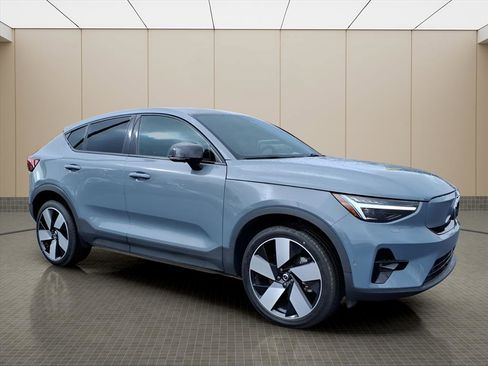 Used 2023 Volvo C40 P8 Recharge Ultimate image 21