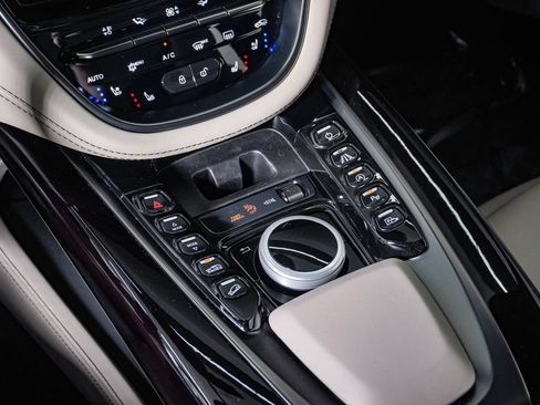 Used 2023 Aston Martin DBX AWD/4WD image 28