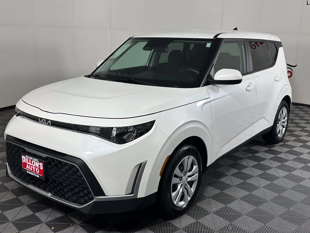 Used 2024 Kia Soul LX FWD image 2