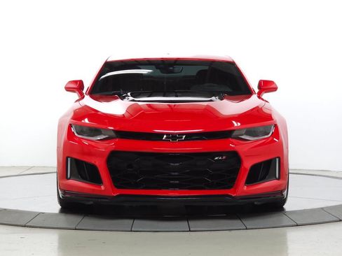 Used 2020 Chevrolet Camaro ZL1 RWD image 2