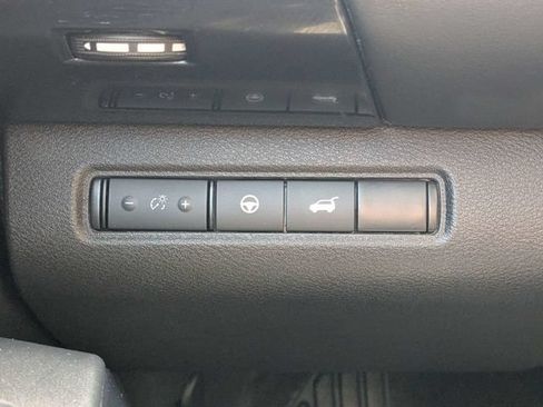 Used 2025 Nissan Pathfinder SV FWD image 19