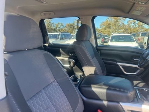 Used 2021 Nissan Titan SV w/ SV Convenience Package image 6