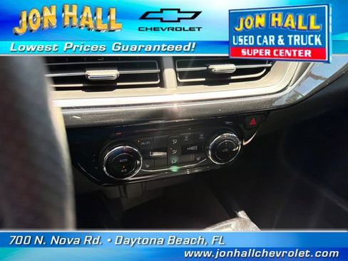 Used 2025 Chevrolet Trax RS FWD image 26