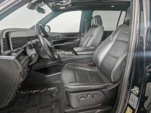 Used 2023 Cadillac Escalade ESV Sport AWD/4WD image 14
