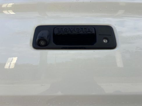 Used 2017 Toyota Tacoma TRD Off-Road image 24