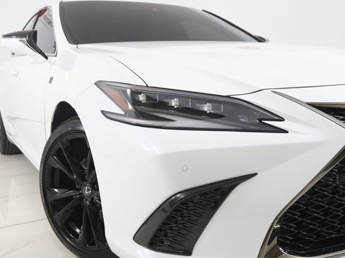Used 2025 Lexus ES 300h F Sport w/ Accessory Package (Z1) image 18