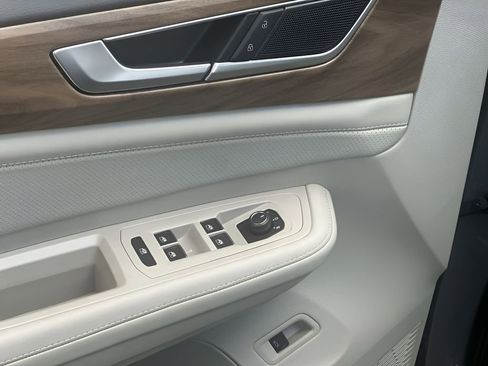 New 2026 Volkswagen Atlas SE image 13