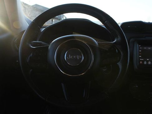 Used 2018 Jeep Renegade Altitude image 11