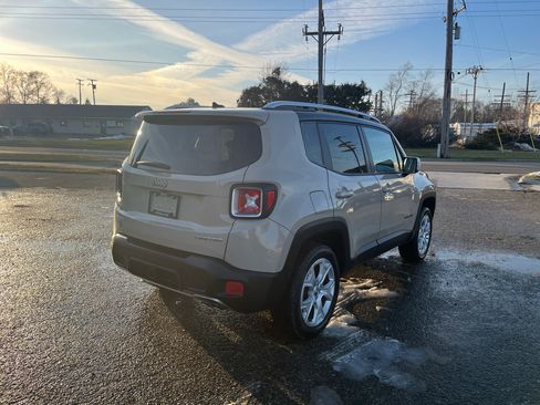 Used 2016 Jeep Renegade Limited image 5
