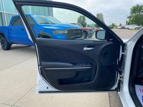 Used 2023 Dodge Charger SXT RWD image 9
