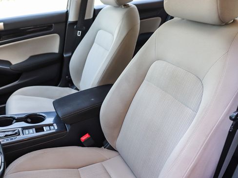 Certified 2022 Honda Civic EX image 30