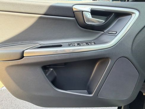 Used 2016 Volvo XC60 T6 Platinum w/ Climate Package image 29