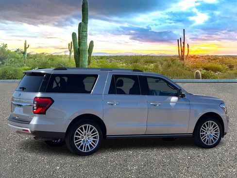 Used 2023 Ford Expedition Max Limited image 5