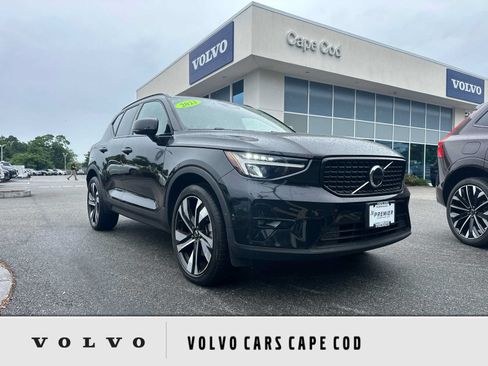 Used 2023 Volvo XC40 B5 Plus w/ Protection Package Premier AWD/4WD image 1
